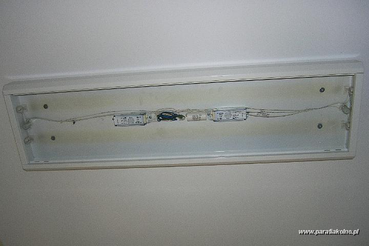 06 Montowane sa oprawy oswietleniowe.jpg